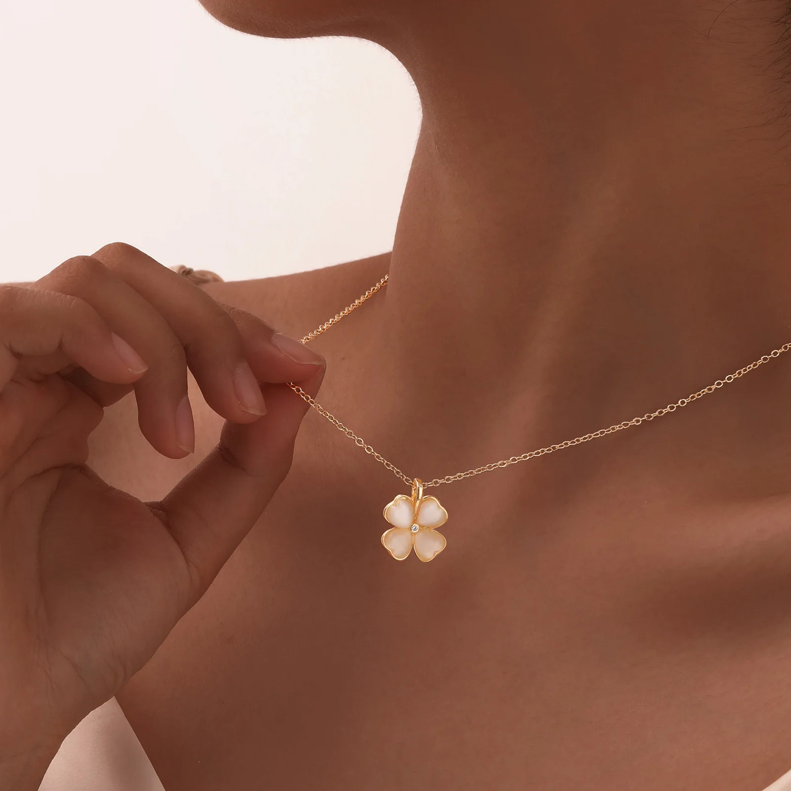 Stainless Steel Jewelry Lucky Four Clover Pendant Necklace For Women Adjustable Chain Link Mom Girlfriend Valentine's Day Gift
Stainless Steel Jewelry Lucky Four Clover Pendant Necklace For Women Adjustable Chain Link Mom Girlfriend Valentine's Day Gift