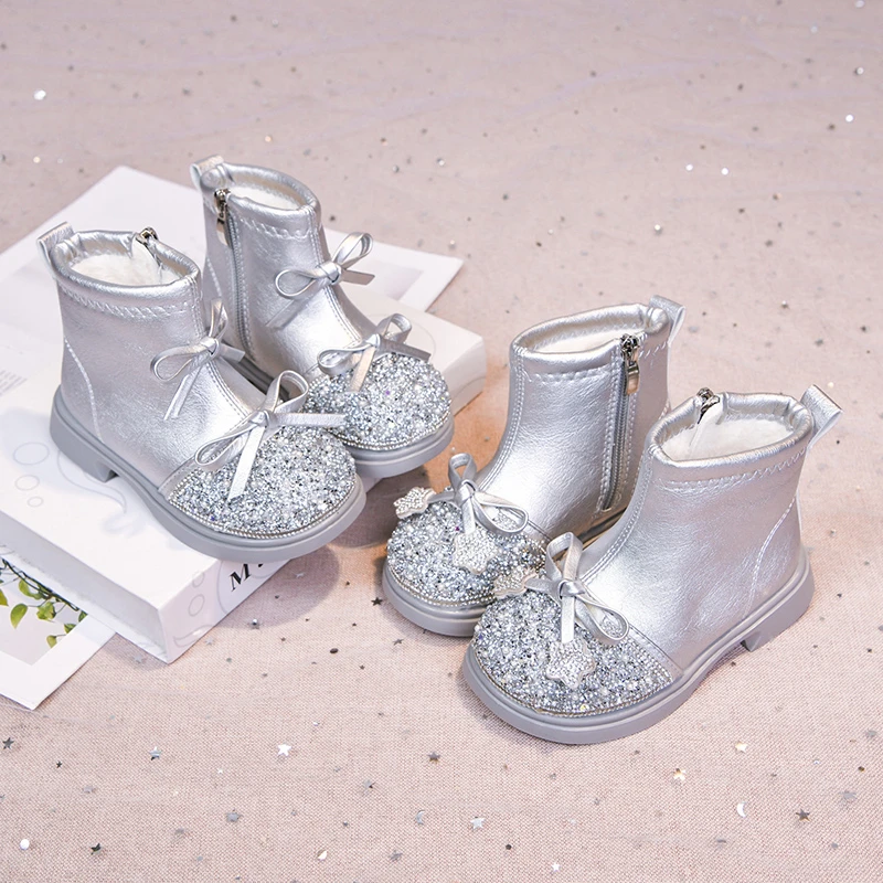 Ботильоны для девочек, детская обувь принцессы с кристаллами, нескользящие модные детские короткие кожаные ботинки с узлом-бабочкой, размер 23–34
Ботильоны для девочек, детская обувь принцессы с кристаллами, нескользящие модные детские короткие кожаные ботинки с узлом-бабочкой, размер 23–34