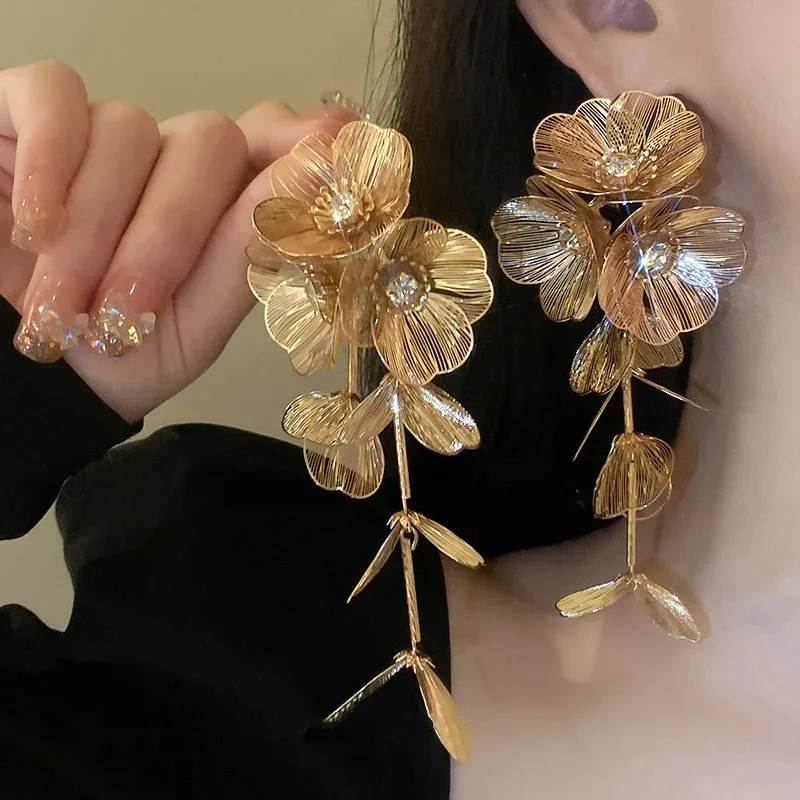 Fashionable Waterfall Fishtail Long Tassel Earrings Diamond Embellished Exaggerated Party Style
Fashionable Waterfall Fishtail Long Tassel Earrings Diamond Embellished Exaggerated Party Style
