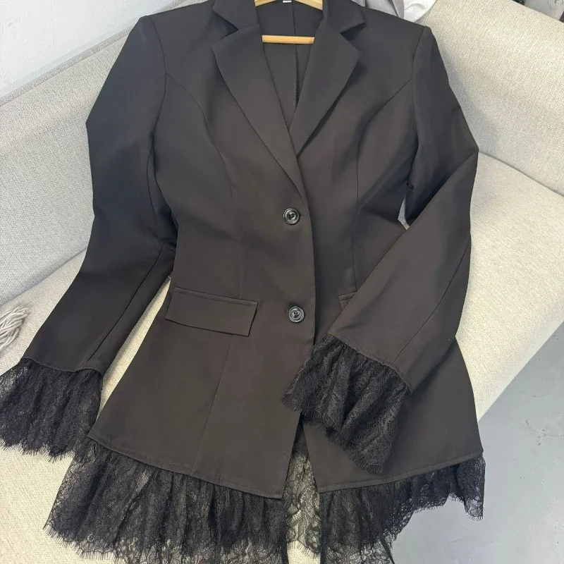 Нежный нишевый дизайн, черный маленький пиджак для женщин, универсальный осенний костюм с завязкой на талии и длинными рукавами, изготовленные из кружевных блейзеров
Нежный нишевый дизайн, черный маленький пиджак для женщин, универсальный осенний костюм с завязкой на талии и длинными рукавами, изготовленные из кружевных блейзеров