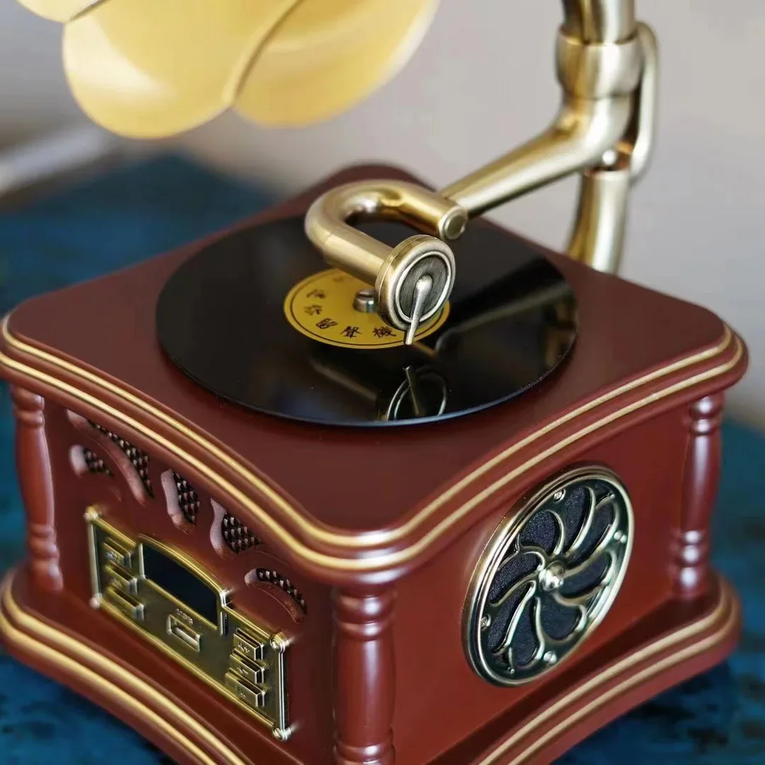 Ретро Европейский граммофон из цельного дерева, старомодный Bluetooth-маленький аудиоплеер, металлический проигрыватель виниловых пластинок для гостиной 
Ретро Европейский граммофон из цельного дерева, старомодный Bluetooth-маленький аудиоплеер, металлический проигрыватель виниловых пластинок для гостиной