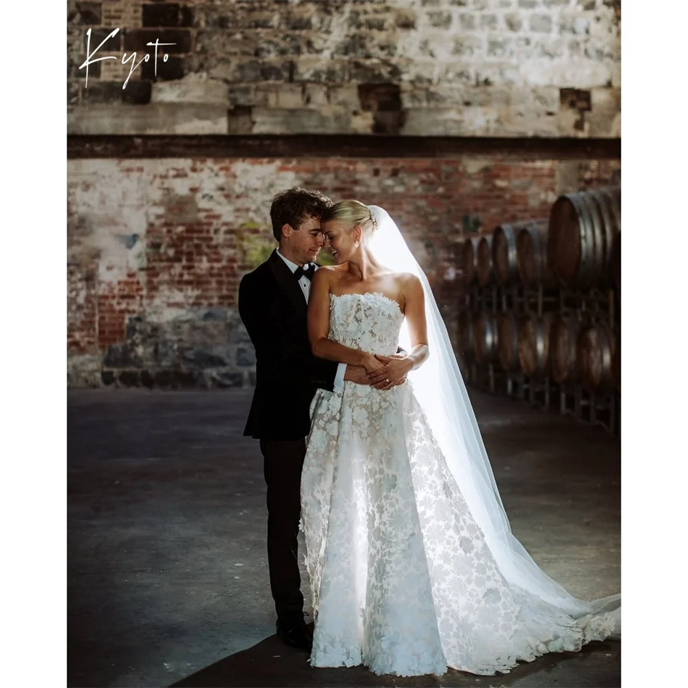 Kyoto Customized Flowers Lace Gorgeous Strapless Wedding Dress Sleeveless Sweep Trainفستان زفافBall Gown A-Line Abito da sposa
Kyoto Customized Flowers Lace Gorgeous Strapless Wedding Dress Sleeveless Sweep Trainفستان زفافBall Gown A-Line Abito da sposa