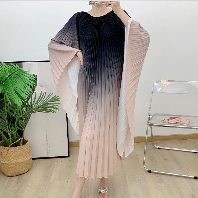 Gradient Color Folds Dress For Women Round Collar Batwing Sleeve Loose 2023 Summer Female Fashion Lace-up Clothing
Gradient Color Folds Dress For Women Round Collar Batwing Sleeve Loose 2023 Summer Female Fashion Lace-up Clothing
