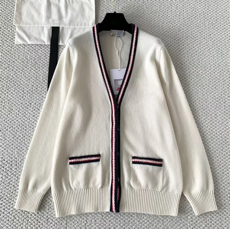 Customization European women's fashion 2026 spring new collection Long-sleeved V-neck cashmere knitted sweater cardigan
Customization European women's fashion 2026 spring new collection Long-sleeved V-neck cashmere knitted sweater cardigan