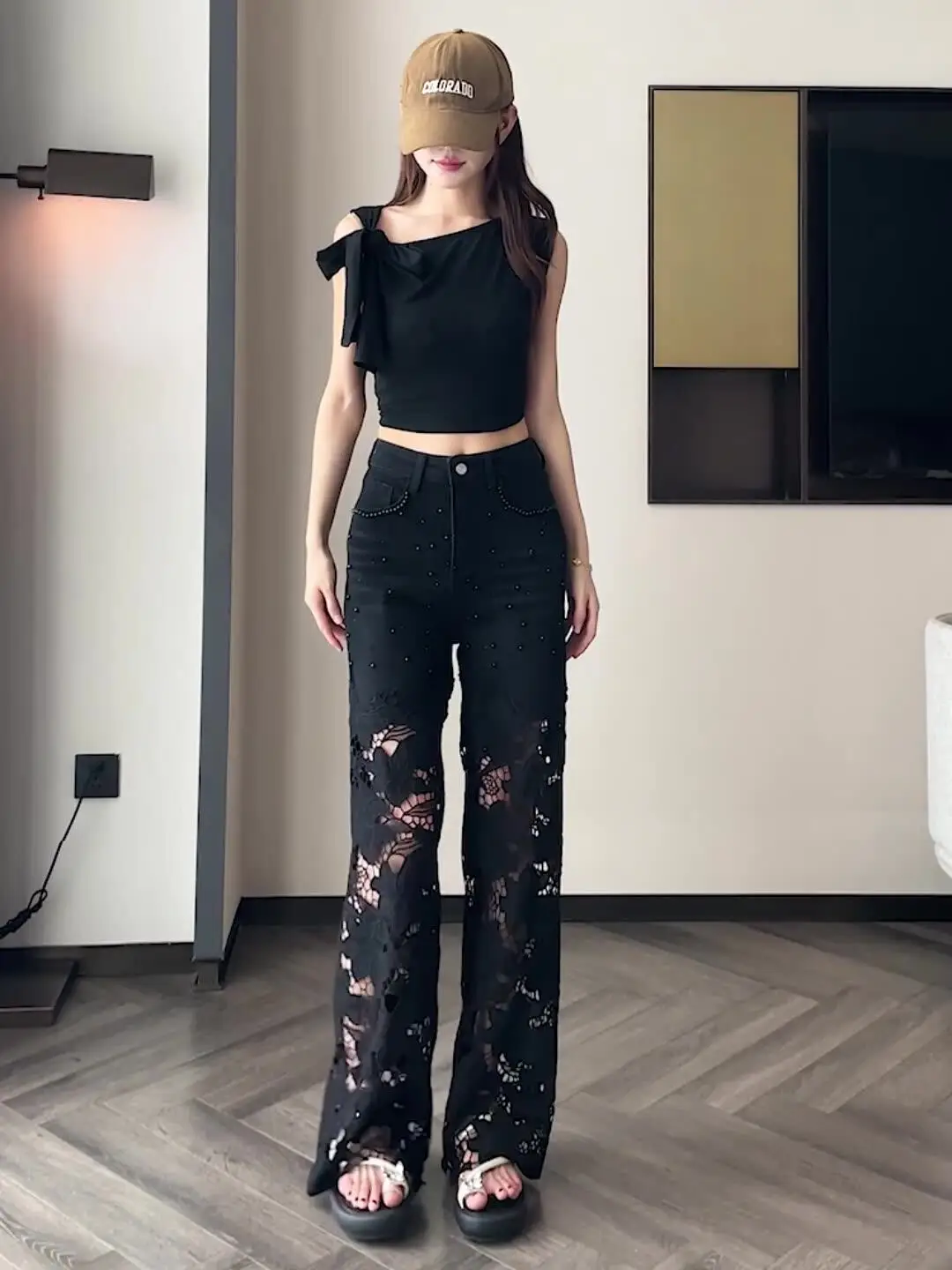 Korean Style Black Women's Jeans Fashionable Lace Hollow Out Jeans High Waist Slim Fit Straight Leg Pants Spring Summer New
Korean Style Black Women's Jeans Fashionable Lace Hollow Out Jeans High Waist Slim Fit Straight Leg Pants Spring Summer New