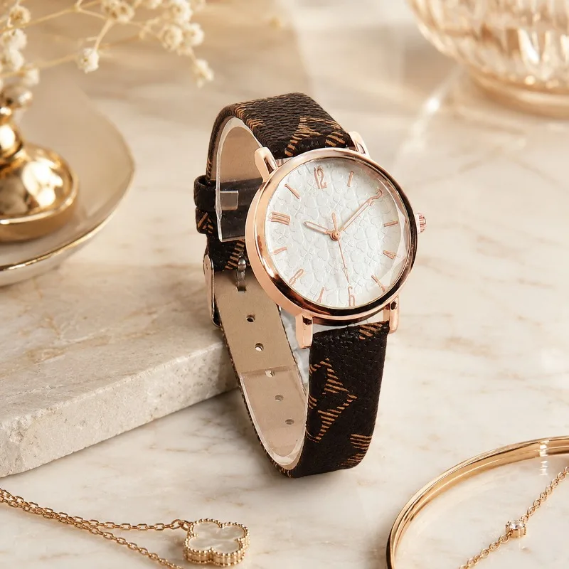Stylish Women's Watch Elegant Rose Gold Printed Leather Strap Analog Quartz Wristwatch Casual Dress Ladies Watch montre femme
Stylish Women's Watch Elegant Rose Gold Printed Leather Strap Analog Quartz Wristwatch Casual Dress Ladies Watch montre femme