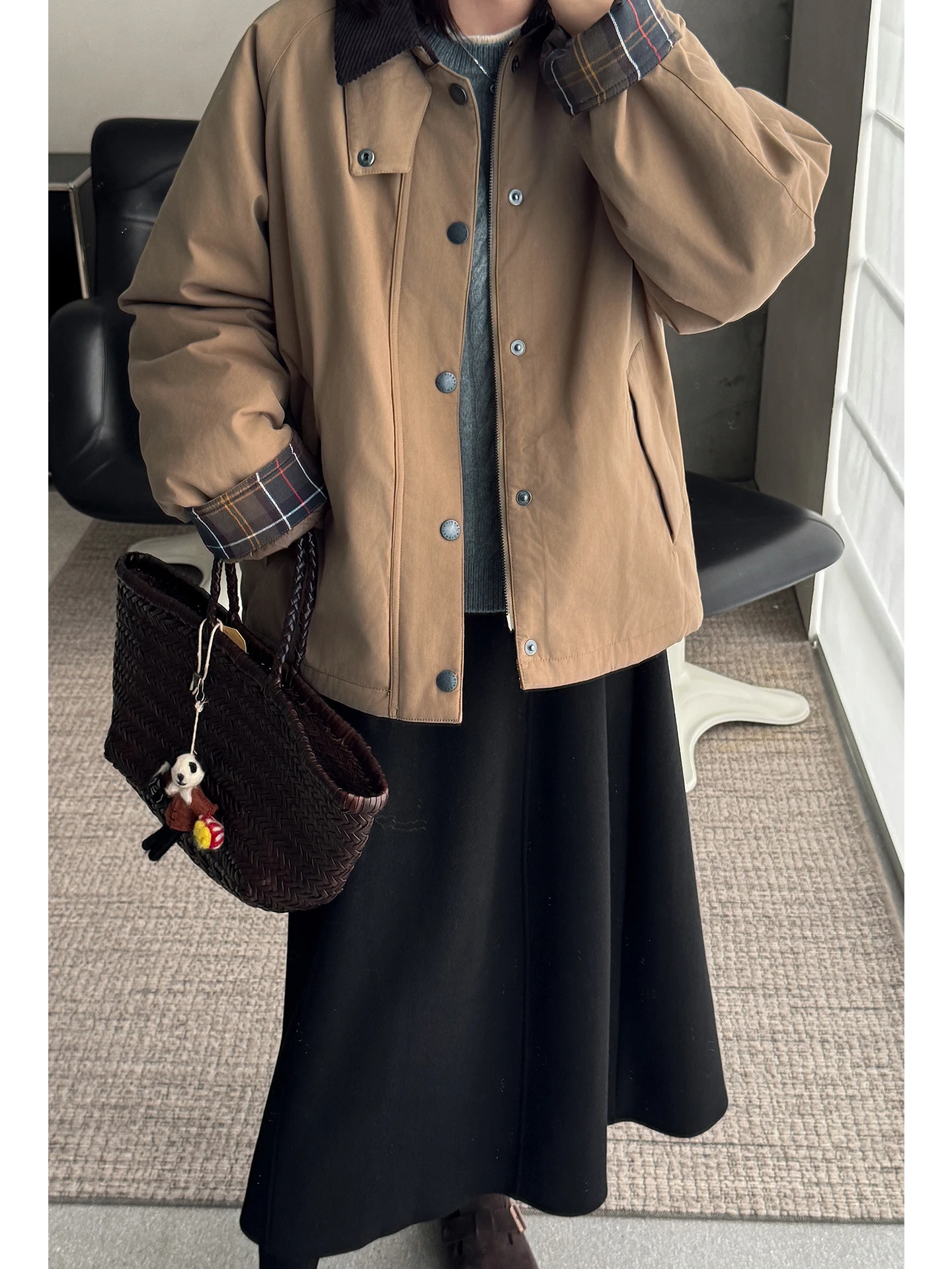 Новая теплая зимняя куртка-ветровка из вельвета с воротником, в клетку, универсальная, с хлопковым наполнителем, в корейском стиле, свободного кроя
Новая теплая зимняя куртка-ветровка из вельвета с воротником, в клетку, универсальная, с хлопковым наполнителем, в корейском стиле, свободного кроя