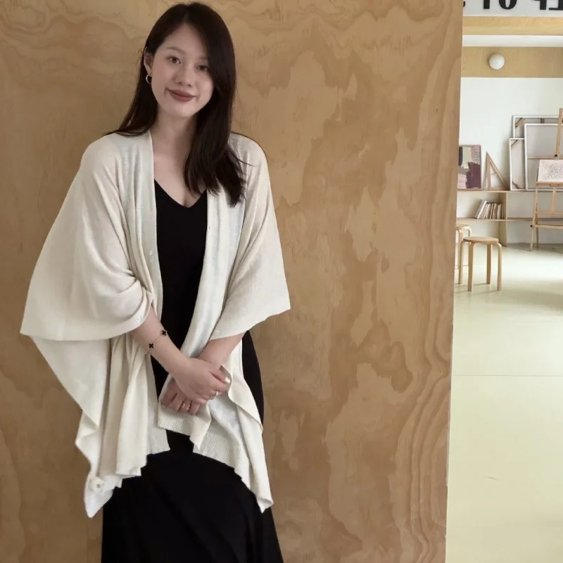 Women's Summer Vacation Style Shawl Clear Cool Feeling Sun Protection Air-Conditioned Room Paper Cape Human Cloak
Women's Summer Vacation Style Shawl Clear Cool Feeling Sun Protection Air-Conditioned Room Paper Cape Human Cloak