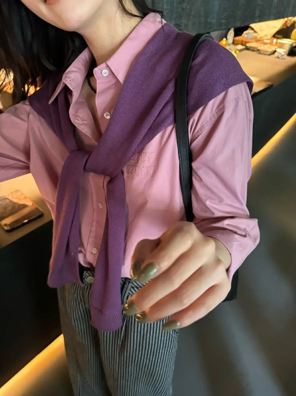 Фиолетовая вязаная накидка на плечи, женская мягкая тонкая кофта на весну-осень, модный корейский стиль, свободный крой, с длинными рукавами, повседневная блузка
Фиолетовая вязаная накидка на плечи, женская мягкая тонкая кофта на весну-осень, модный корейский стиль, свободный крой, с длинными рукавами, повседневная блузка