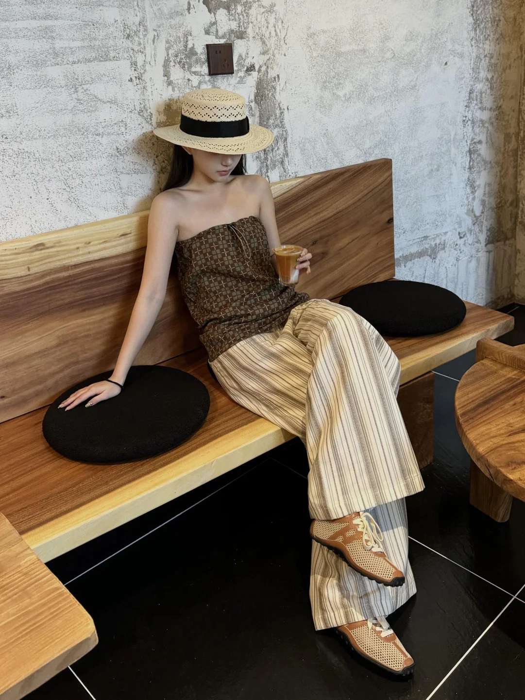 Elegant Floral Print Tube Top Vest Top Slimming Striped Casual Long Pants Set Summer New Arrival Women's Fashion Outfit
Elegant Floral Print Tube Top Vest Top Slimming Striped Casual Long Pants Set Summer New Arrival Women's Fashion Outfit
