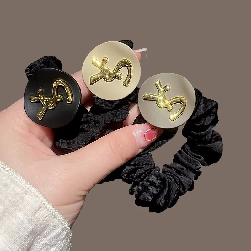 2025 Korean Light Luxury Letter Wide Hair Scrunchie - High Elastic Simple Ponytail Holder, French Elegant Hair Accessory
2025 Korean Light Luxury Letter Wide Hair Scrunchie - High Elastic Simple Ponytail Holder, French Elegant Hair Accessory