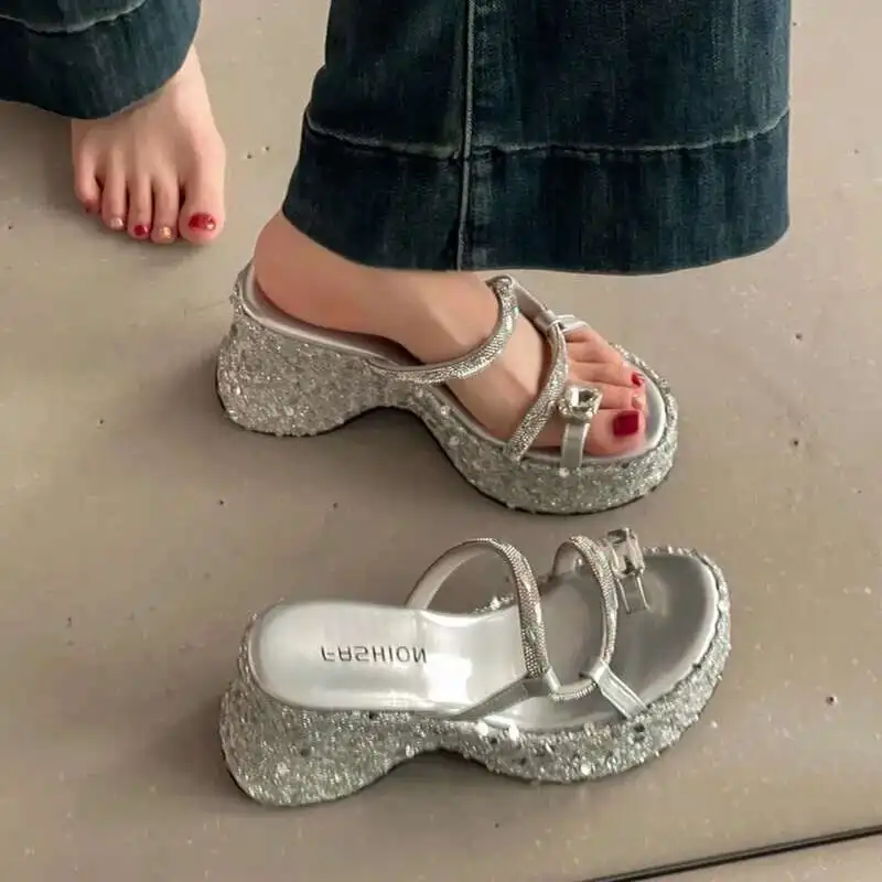 Women's Wedge Sandals Thick-soled Flip-flops Shiny Sequined Ladeis High Heels Rhinestone Home Outdoors Slippers
Women's Wedge Sandals Thick-soled Flip-flops Shiny Sequined Ladeis High Heels Rhinestone Home Outdoors Slippers