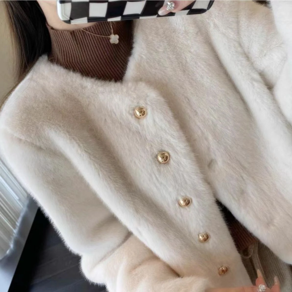 Женская осенне-зимняя шуба 2025: Новинка, роскошная, из натурального меха белки, утепленная, с кожаными вставками, ветрозащитная
Женская осенне-зимняя шуба 2025: Новинка, роскошная, из натурального меха белки, утепленная, с кожаными вставками, ветрозащитная