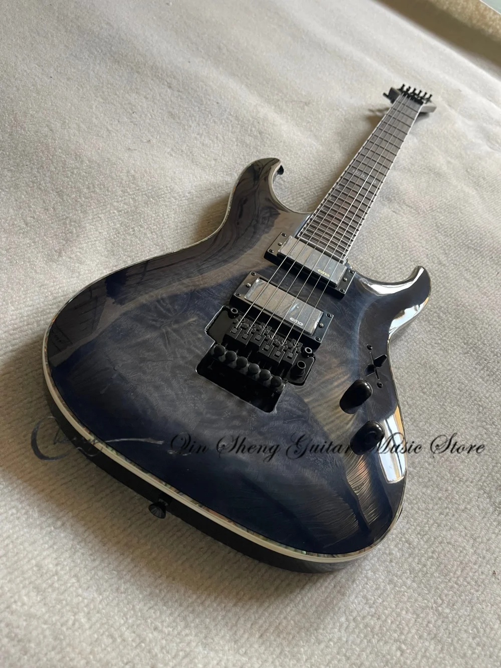 Transparent black guitar, black tremolo bridge, HH closed pickup, quilted maple top, solid wood body, maple neck
Transparent black guitar, black tremolo bridge, HH closed pickup, quilted maple top, solid wood body, maple neck