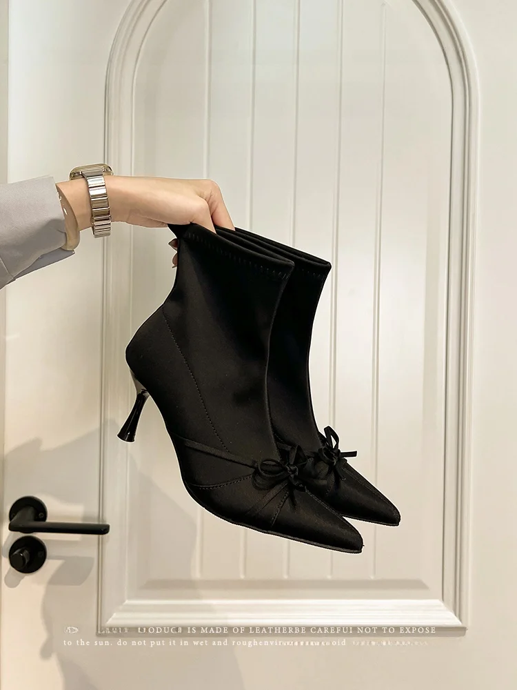 Корейские ботинки с острым носком, женские зимние кожаные ботинки на тонком каблуке и высоком каблуке с узлом
Корейские ботинки с острым носком, женские зимние кожаные ботинки на тонком каблуке и высоком каблуке с узлом