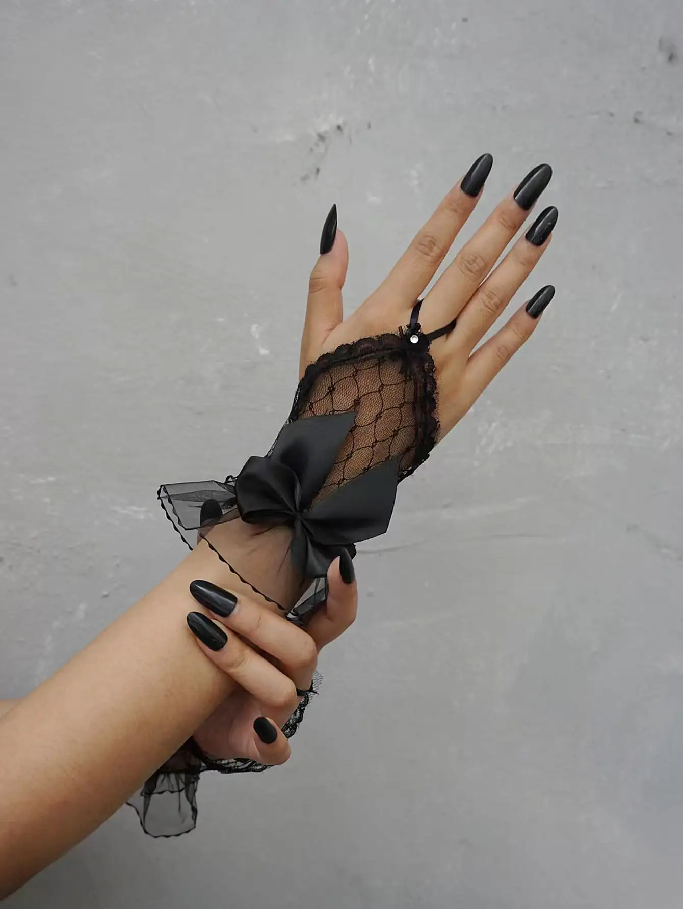 Elegant Bow Decor Lace Fingerless Gloves Halloween Valentine's Day Valentines
Elegant Bow Decor Lace Fingerless Gloves Halloween Valentine's Day Valentines