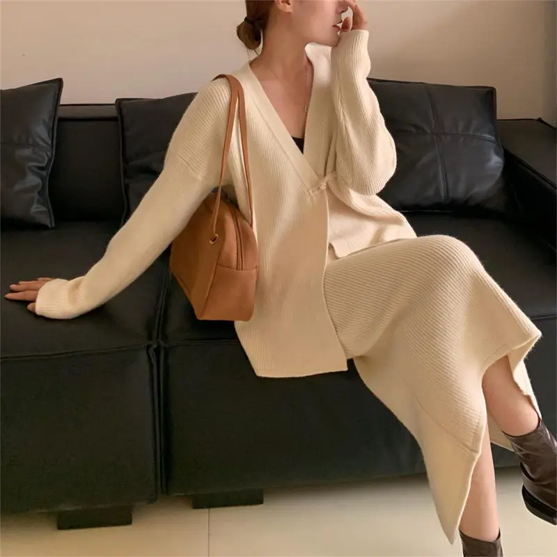 Fashion Sweater Jacket Skirt Set Women's 2022 Autumn And Winter Elegant Knitted Two Piece Suit Loose Split Skirt Outfits T1597
Fashion Sweater Jacket Skirt Set Women's 2022 Autumn And Winter Elegant Knitted Two Piece Suit Loose Split Skirt Outfits T1597