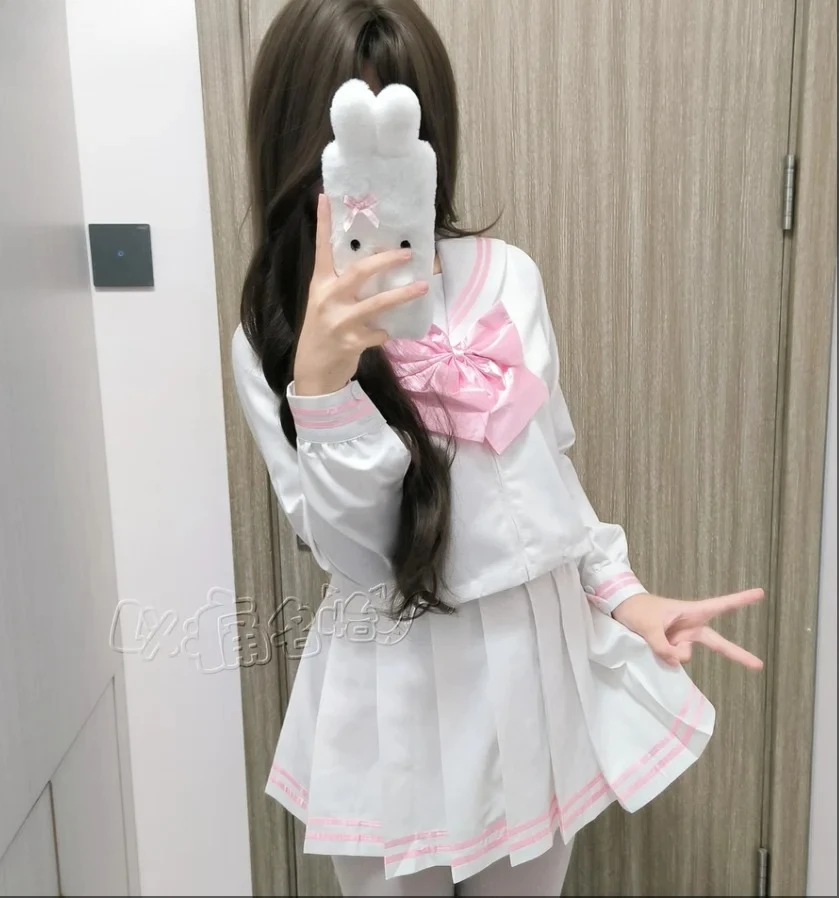 Белый универсальный комплект из двух предметов Kawaii. Милый милый девчачий топ в студенческом стиле с длинными рукавами и темно-синим воротником и плиссированная юбка с высокой талией.
Белый универсальный комплект из двух предметов Kawaii. Милый милый девчачий топ в студенческом стиле с длинными рукавами и темно-синим воротником и плиссированная юбка с высокой талией.