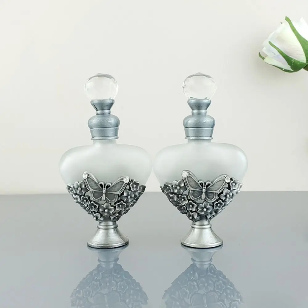 Vintage Essential Oil Bottle Metal Refillable Glass Sub-packaging Diffuser 12ML Glass Perfume Container Wedding Decoration
Vintage Essential Oil Bottle Metal Refillable Glass Sub-packaging Diffuser 12ML Glass Perfume Container Wedding Decoration