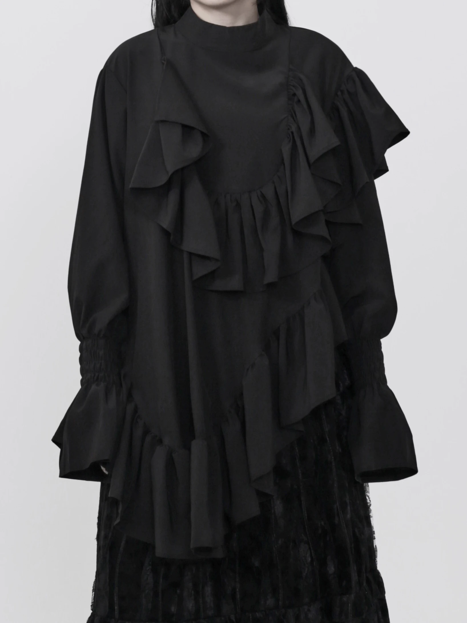 Dark Style Loose Fit Shirt Black High Collar Asymmetrical Hem Leaf Detailing Female Fashion Casual Wear Skin Friendly
Dark Style Loose Fit Shirt Black High Collar Asymmetrical Hem Leaf Detailing Female Fashion Casual Wear Skin Friendly