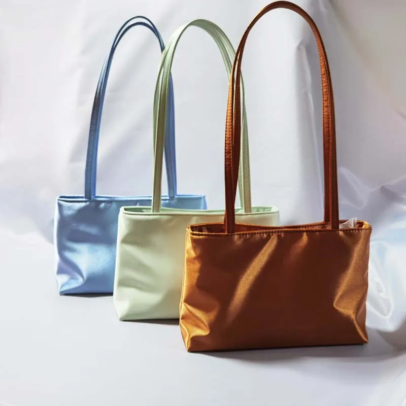 Silk Satin Commuter Tote Bag Versatile Handbag Underarm Square Bag Macaron Color Garden Bag Style for Daily Use
Silk Satin Commuter Tote Bag Versatile Handbag Underarm Square Bag Macaron Color Garden Bag Style for Daily Use