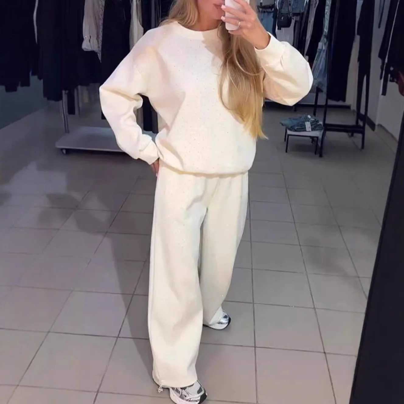 Casual Long Sleeve round Neck Women's Leisure Wear Full Body Rhinestone Drawstring Trousers Autumn Winter Hot Sale Fashion
Casual Long Sleeve round Neck Women's Leisure Wear Full Body Rhinestone Drawstring Trousers Autumn Winter Hot Sale Fashion