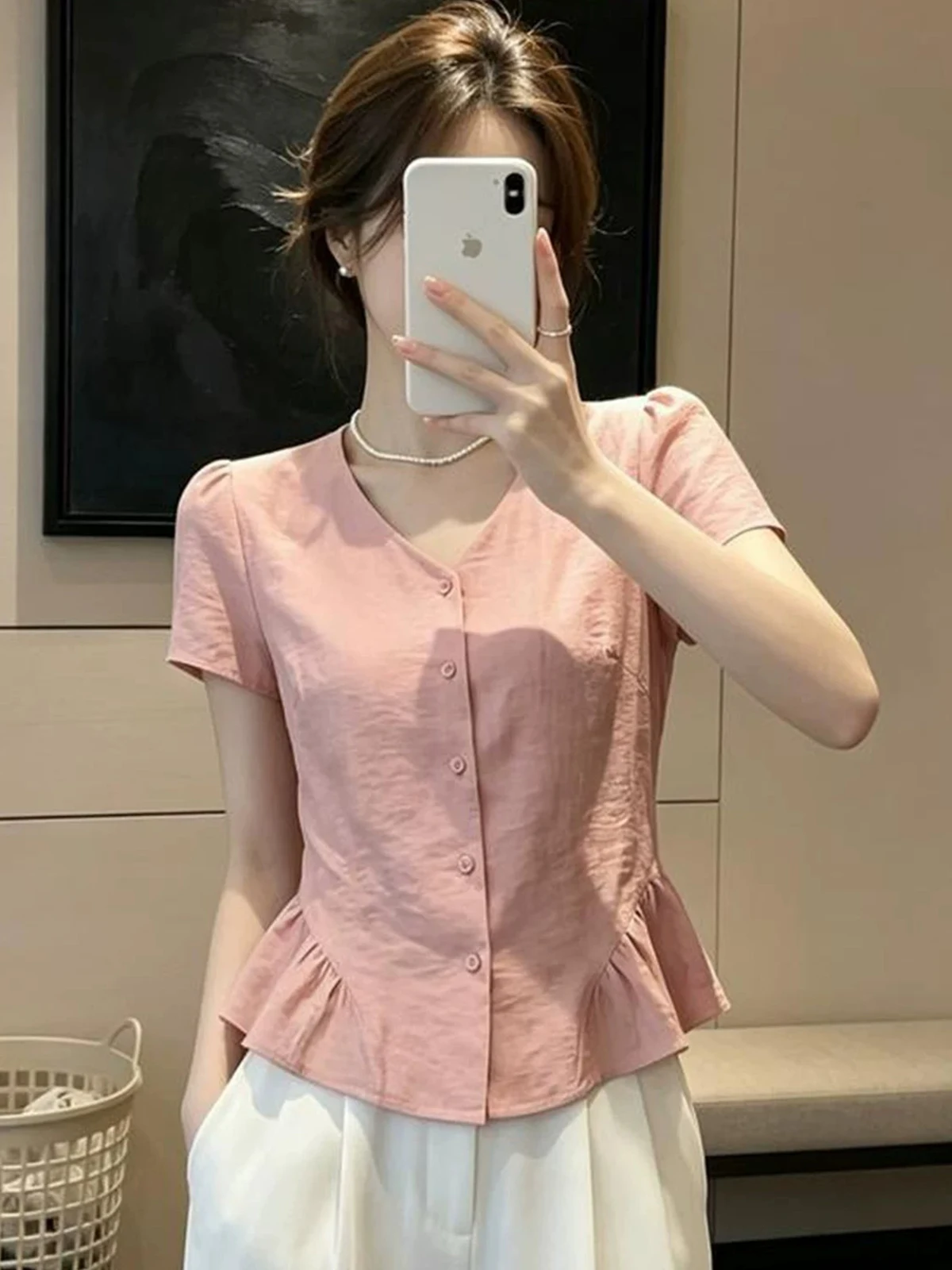 Fashionable V-Neck Short Sleeve Shirt Women's Summer New Korean Style Slimming Pleated Casual Fit Shirt Casual Style
Fashionable V-Neck Short Sleeve Shirt Women's Summer New Korean Style Slimming Pleated Casual Fit Shirt Casual Style