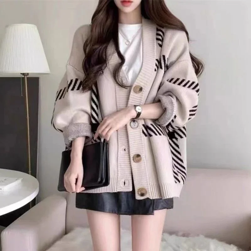 Korean Faion Loose Fit Striped V-Ne Cardigan Sweater for Women Spring 2026 Other Material 00% Ladies Knitwear
Korean Faion Loose Fit Striped V-Ne Cardigan Sweater for Women Spring 2026 Other Material 00% Ladies Knitwear