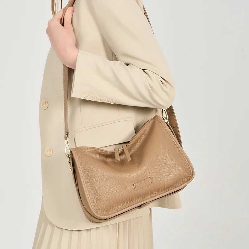 Winter New High-quality Cowhide Niche Design Crossbody Handbag Versatile Fashion Light Luxury Shoulder Bag Commuting Women's Bag
Winter New High-quality Cowhide Niche Design Crossbody Handbag Versatile Fashion Light Luxury Shoulder Bag Commuting Women's Bag