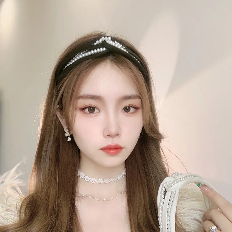 Wide Headband With Pearl Pleated Knot Design Korean Heavy Craftsmanship Fashion Personality For Women Daily
Wide Headband With Pearl Pleated Knot Design Korean Heavy Craftsmanship Fashion Personality For Women Daily