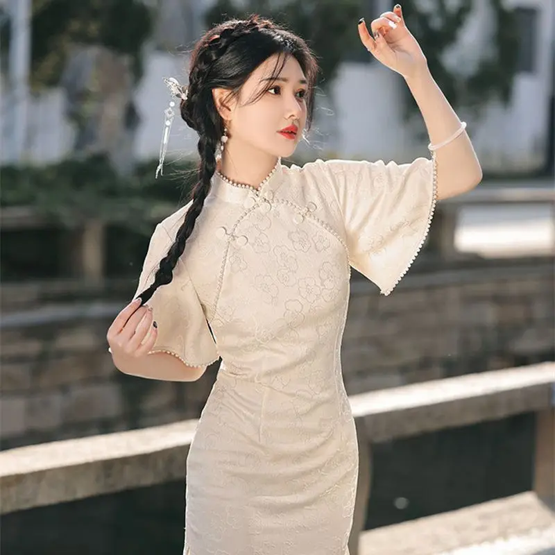 Осень 2024, женское бежевое платье Cheongsam, винтажное кружевное платье с короткими рукавами, новый костюм в китайском стиле Qipao, высококачественный S2676
Осень 2024, женское бежевое платье Cheongsam, винтажное кружевное платье с короткими рукавами, новый костюм в китайском стиле Qipao, высококачественный S2676