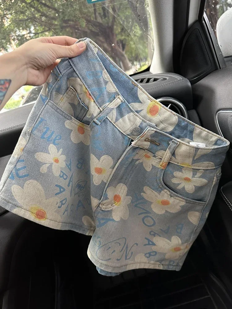 New American Fashion Women's Printed Casual Shorts Summer Thin Design High Street Loose Large Size Sports Versatile Denim Shorts
New American Fashion Women's Printed Casual Shorts Summer Thin Design High Street Loose Large Size Sports Versatile Denim Shorts