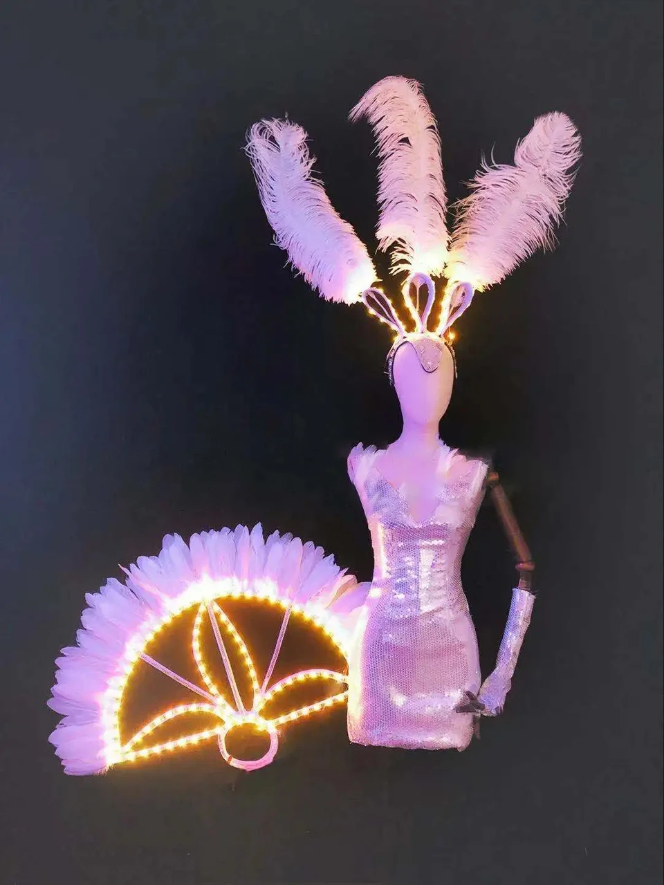 LED Glowing Feather Headdress Luminous Fan Singer Dancer Costume Bar Nightclub GOGO Dance Show Suit
LED Glowing Feather Headdress Luminous Fan Singer Dancer Costume Bar Nightclub GOGO Dance Show Suit