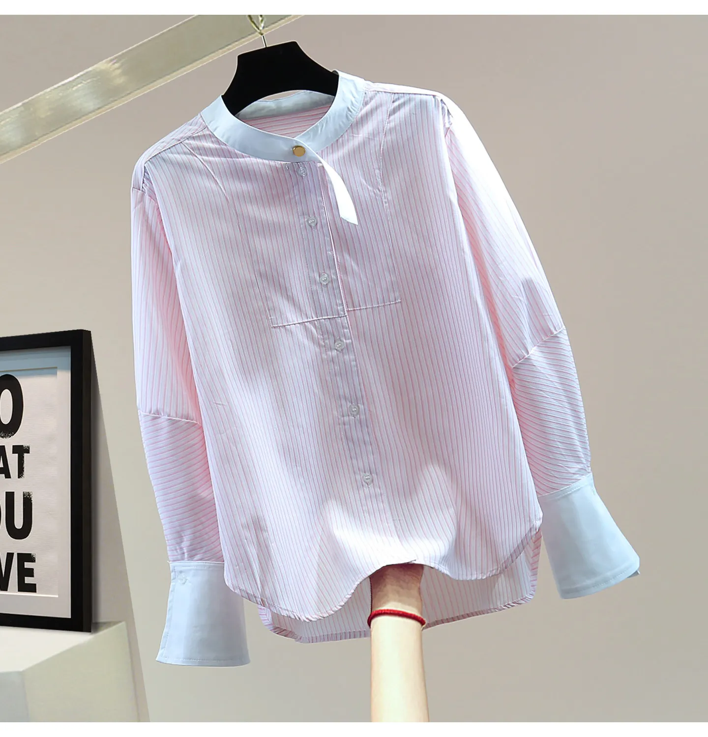 Striped Patchwork Bell Sleeve Blouse 2026 Spring Korean Version Loose Slimming Casual Women's Straight Stand Collar Shirt Trendy
Striped Patchwork Bell Sleeve Blouse 2026 Spring Korean Version Loose Slimming Casual Women's Straight Stand Collar Shirt Trendy