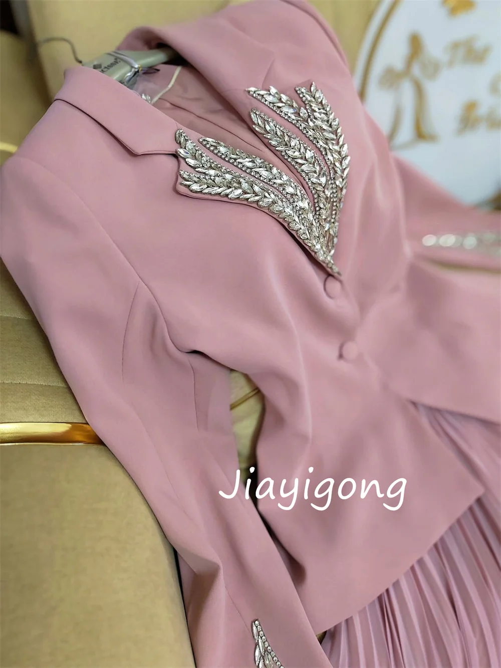 Customized High Quality Chiffon Pleat Sequined Button A-line V-neck Long Bespoke Occasion Homecoming Dresses Retro
Customized High Quality Chiffon Pleat Sequined Button A-line V-neck Long Bespoke Occasion Homecoming Dresses Retro