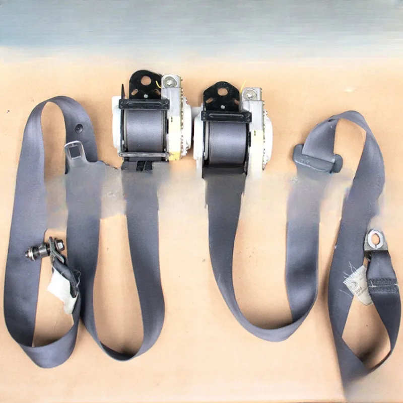 2700 3400 LC95 seat belt left and right front and rear third row 96-02 original
2700 3400 LC95 seat belt left and right front and rear third row 96-02 original