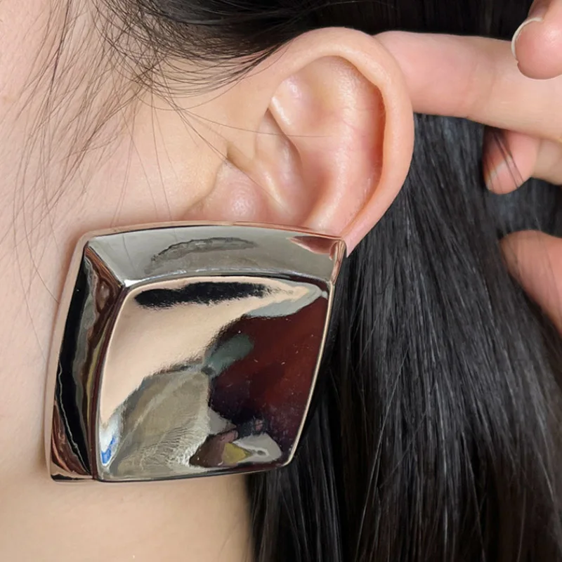 Bobokiki Jewelry European and American Fashion Square Titanium Steel Silver Needle luxury Palace Geometric Earrings
Bobokiki Jewelry European and American Fashion Square Titanium Steel Silver Needle luxury Palace Geometric Earrings
