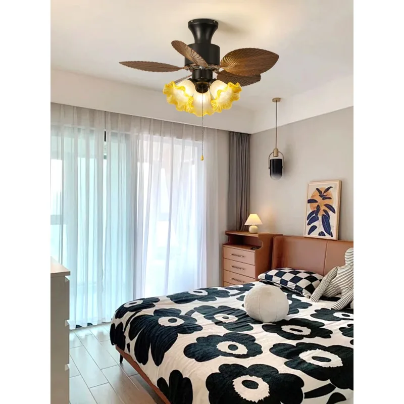 Американский ретро-вентилятор, люстра для спальни, французский антикварный потолочный вентилятор, светильник для ресторана, креативный и простой
Американский ретро-вентилятор, люстра для спальни, французский антикварный потолочный вентилятор, светильник для ресторана, креативный и простой