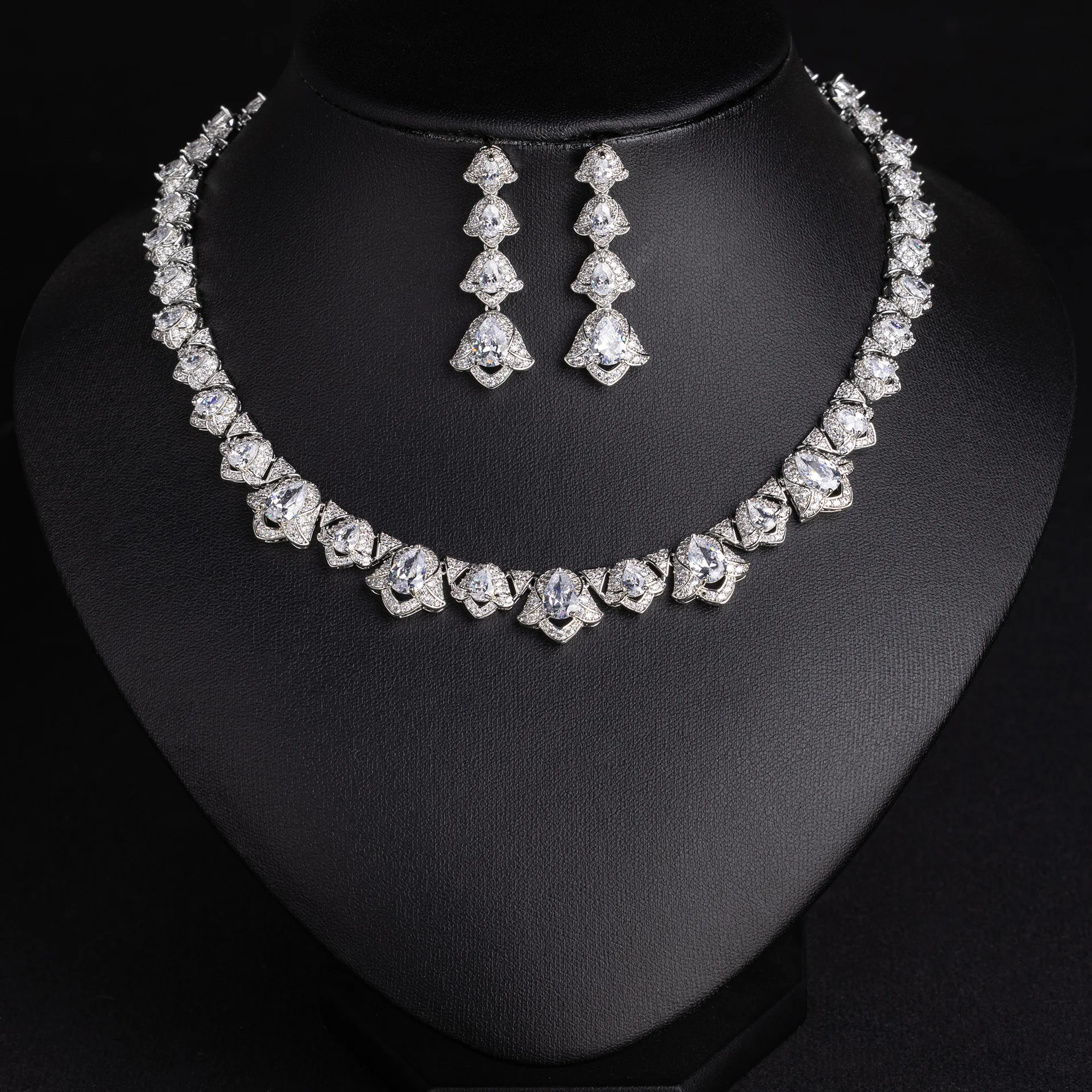 Cubic Zirconia Bridal Jewelry Set For Women Luxury 2pcs Bride Necklace Earrings Set For Wedding Prom Party Choker Necklace Set
Cubic Zirconia Bridal Jewelry Set For Women Luxury 2pcs Bride Necklace Earrings Set For Wedding Prom Party Choker Necklace Set