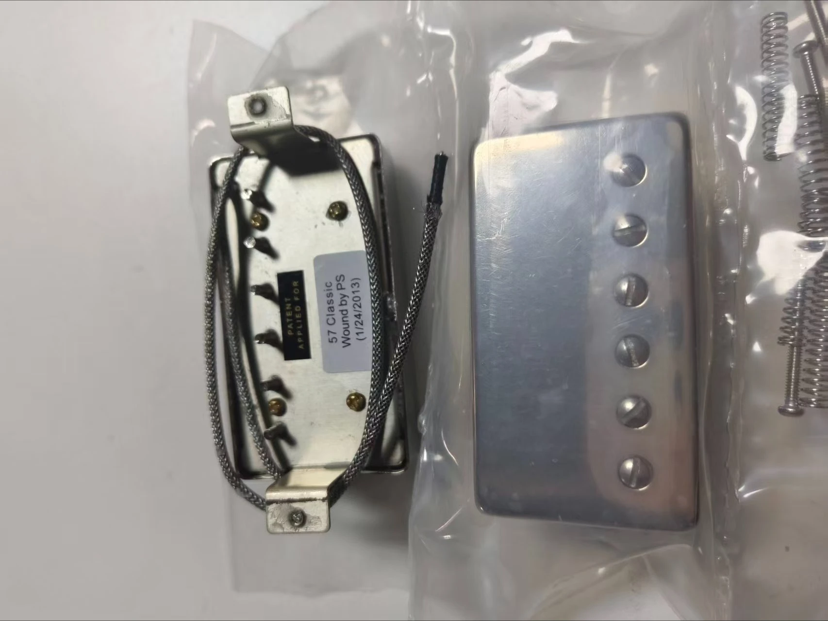 Set '57 Classic & '57 Classic plus Electric Guitar Alnico 2 Humbucker Guitar PickupsReplacement Pups Vintage Sound
Set '57 Classic & '57 Classic plus Electric Guitar Alnico 2 Humbucker Guitar PickupsReplacement Pups Vintage Sound