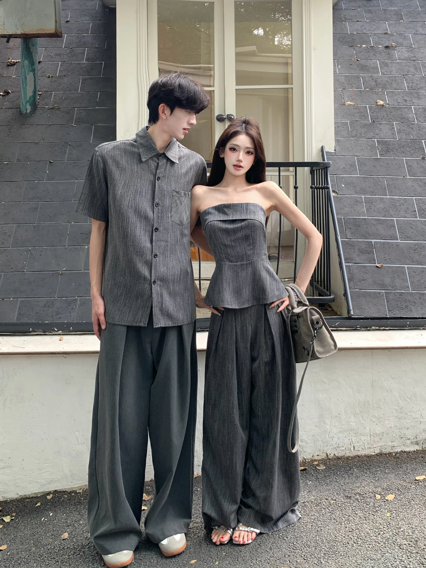 Elegant Couple Matching Summer Outfit 2026 New Short Sleeve Shirt One-Shoulder Tube Top Wide Leg Pants Set Youth Trend
Elegant Couple Matching Summer Outfit 2026 New Short Sleeve Shirt One-Shoulder Tube Top Wide Leg Pants Set Youth Trend