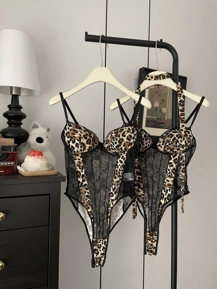 Strap vest, women's spicy lace patchwork sexy jumpsuit, pure desire for high-end feeling, tight fitting and slimming bottom top
Strap vest, women's spicy lace patchwork sexy jumpsuit, pure desire for high-end feeling, tight fitting and slimming bottom top