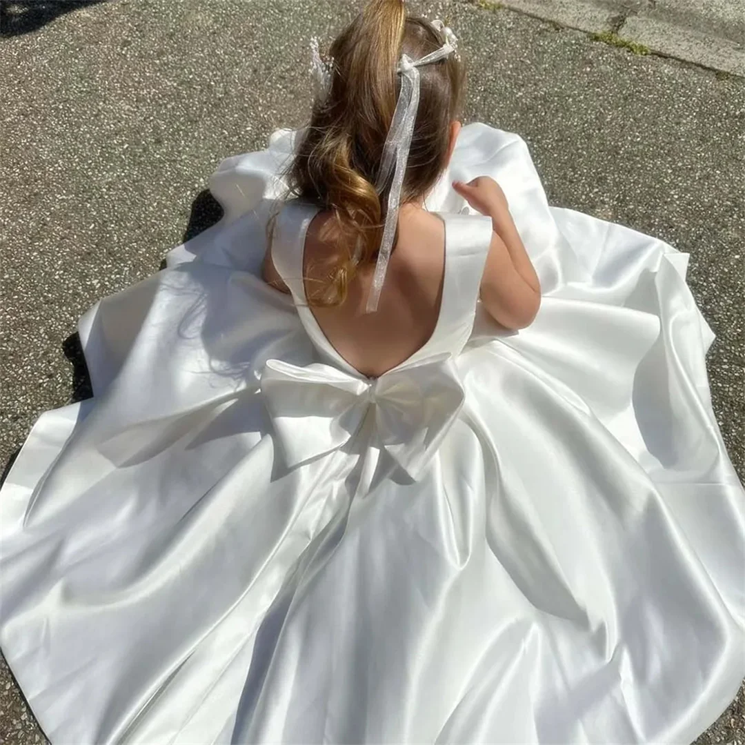 Communion Dress Satin White Flower Girl Dresses for Wedding Toddlers Round Neck Open Back Pageant Bow Customized Birthday Gown
Communion Dress Satin White Flower Girl Dresses for Wedding Toddlers Round Neck Open Back Pageant Bow Customized Birthday Gown
