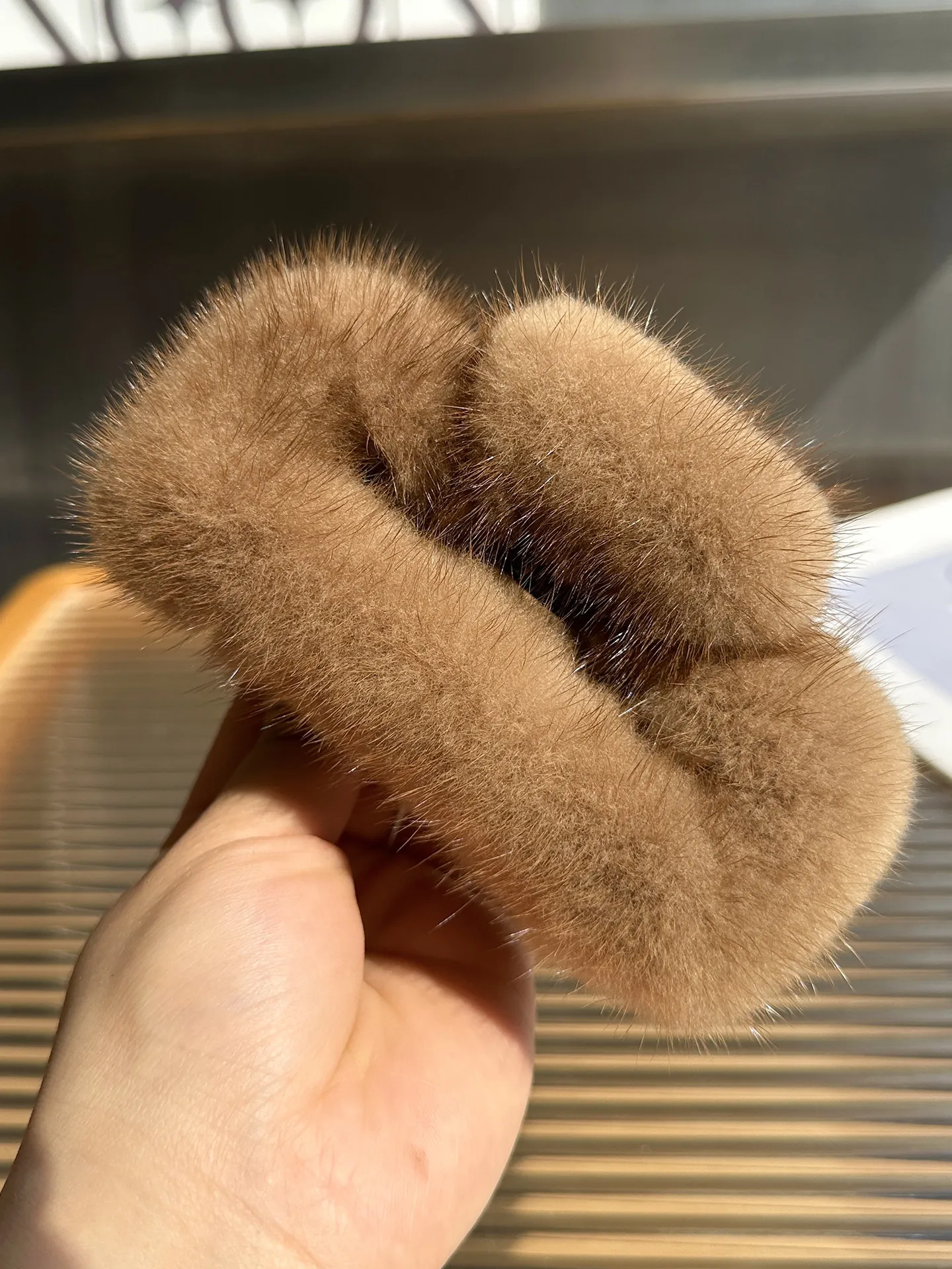 Elegant Real Mink Hair Claw Hairpin Fur Hair Accessory for Women Stylish Hair Gripper for Back of Head Fashionable Hair Decor
Elegant Real Mink Hair Claw Hairpin Fur Hair Accessory for Women Stylish Hair Gripper for Back of Head Fashionable Hair Decor