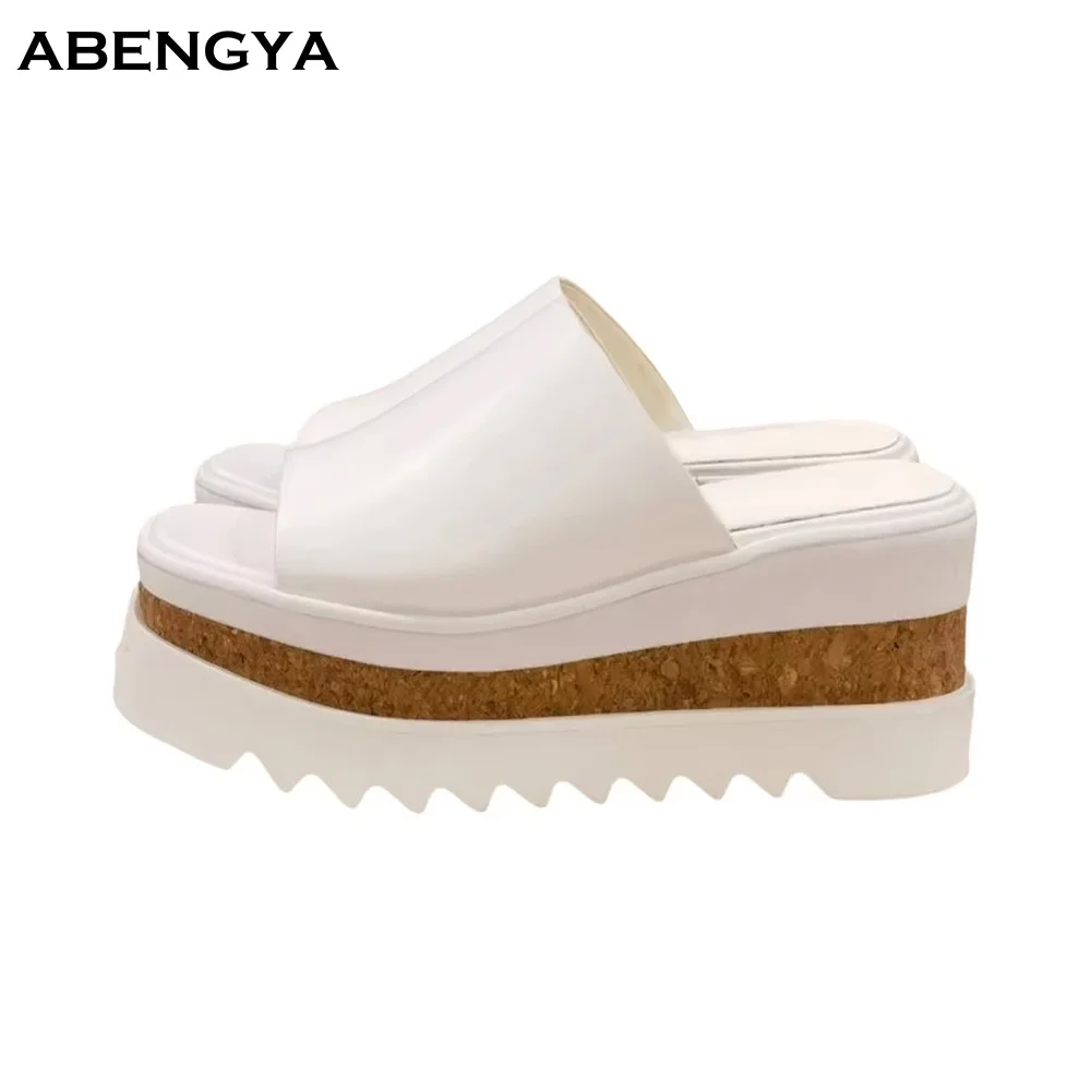 2026 Designer New Leather Slippers Women Open Toe Mules Dress Platform Shoes Summer Casual Party Vacation Walking Shoes Women
2026 Designer New Leather Slippers Women Open Toe Mules Dress Platform Shoes Summer Casual Party Vacation Walking Shoes Women