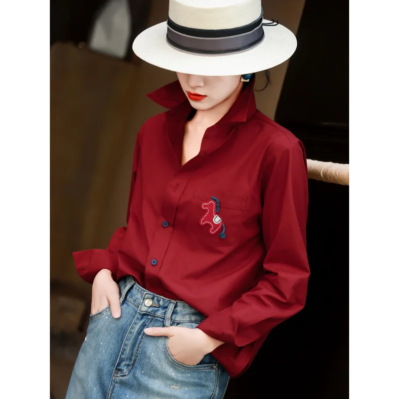 MEXCOCO 2026Spring new stylish casual commuting loose shirt with little horse embroidery
MEXCOCO 2026Spring new stylish casual commuting loose shirt with little horse embroidery