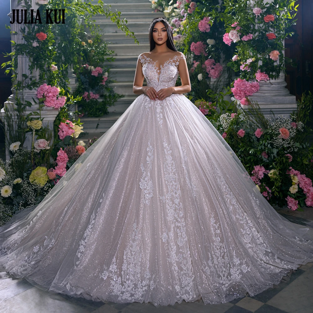 Julia Kui Sleeveless Champaghe Lining Ivory Tulle Luxury Bling Lace Beading Pearls V-Neck Ball Gown Wedding Dresses
Julia Kui Sleeveless Champaghe Lining Ivory Tulle Luxury Bling Lace Beading Pearls V-Neck Ball Gown Wedding Dresses