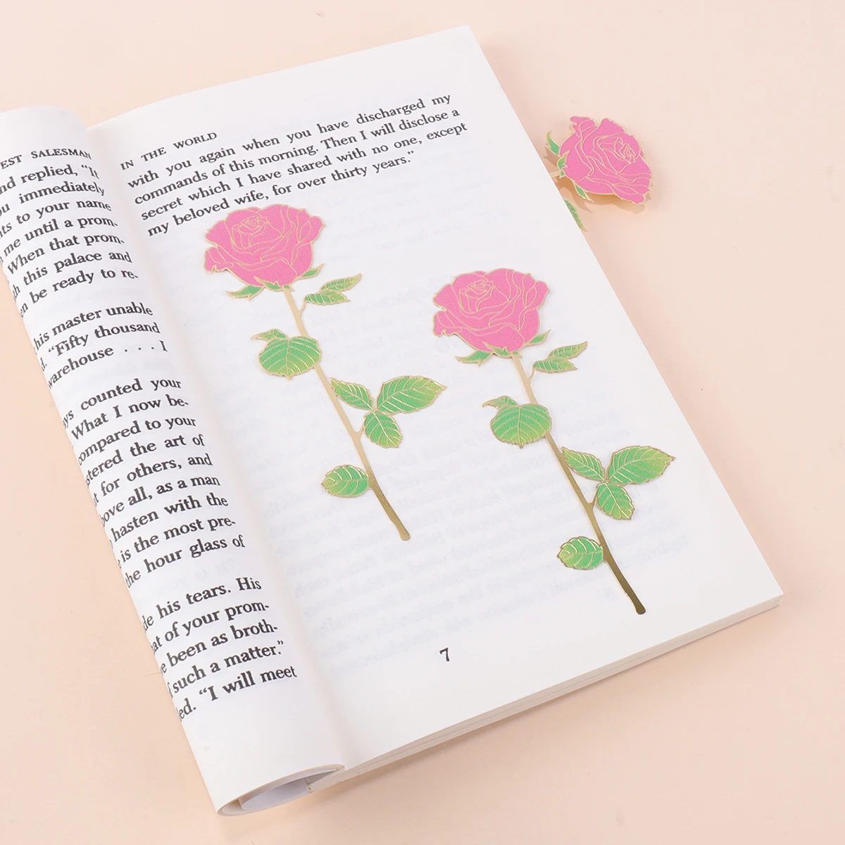 Exquisite Rose pattern Metal bookmark,Mother's Day reading accessory,page marker decoration,gift for mom,cultural creative gift
Exquisite Rose pattern Metal bookmark,Mother's Day reading accessory,page marker decoration,gift for mom,cultural creative gift