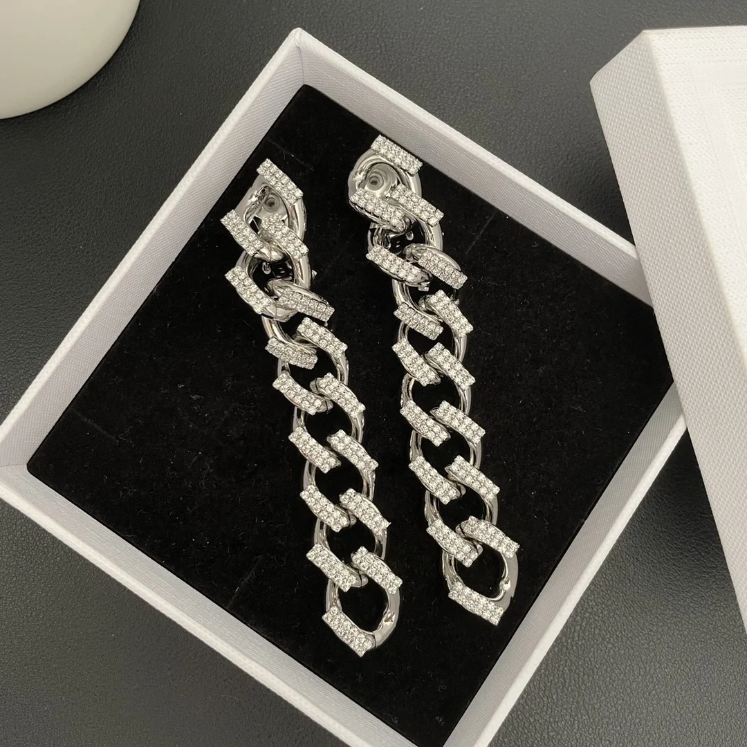 New Fashion Silver Chain Crystal Long Earrings Ear Clip Women High Quality Designer Brand Jewelry Punk Trend
New Fashion Silver Chain Crystal Long Earrings Ear Clip Women High Quality Designer Brand Jewelry Punk Trend