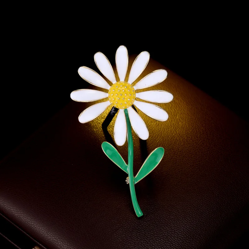 Spring Summer New Enamel Craft Daisy Sunflower Brooch for Women High-end Trendy Fashion Coat Clothing Pin Accessory
Spring Summer New Enamel Craft Daisy Sunflower Brooch for Women High-end Trendy Fashion Coat Clothing Pin Accessory